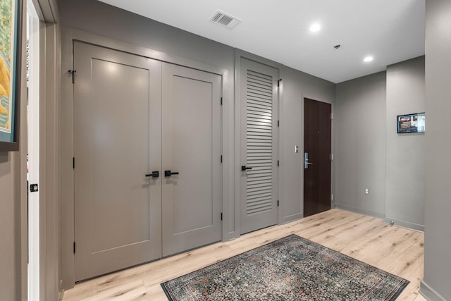 900 20th Ave S Unit 1601, Nashville, TN 37212 - foyer entrance with light wood-type flooring, baseboards, and recessed lighting