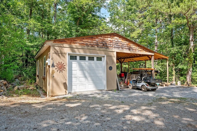 204 Chapman Ct, La Fayette, GA 30728 - view of garage