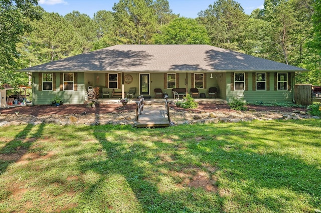 204 Chapman Ct, La Fayette, GA 30728 - view of front facade with a front yard, a porch, and roof with shingles