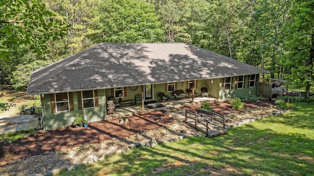 204 Chapman Ct, La Fayette, GA 30728 - view of front of property with a shingled roof, a forest view, and a front yard