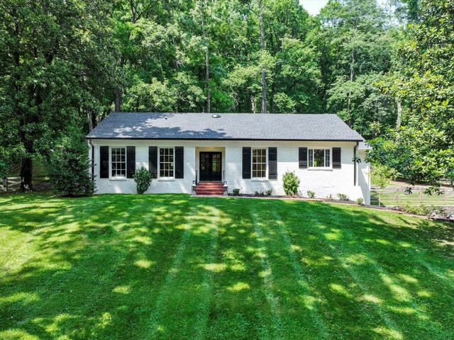 6005 Andover Dr, Nashville, TN 37215 - ranch-style home featuring a front yard and brick siding
