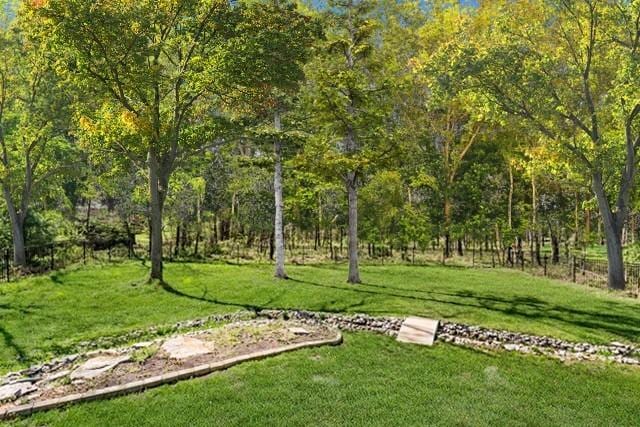 3024 Trice Pl, Lebanon, TN 37087 - view of grassy yard with a wooded view