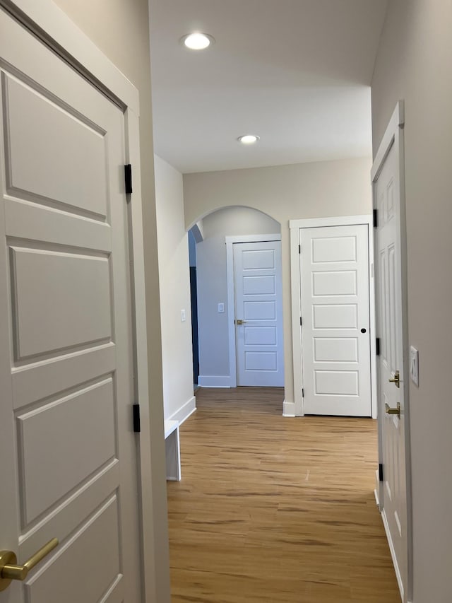 281 Bluebell Dr, Clarksville, TN 37043 - hall featuring arched walkways, baseboards, light wood-style floors, and recessed lighting