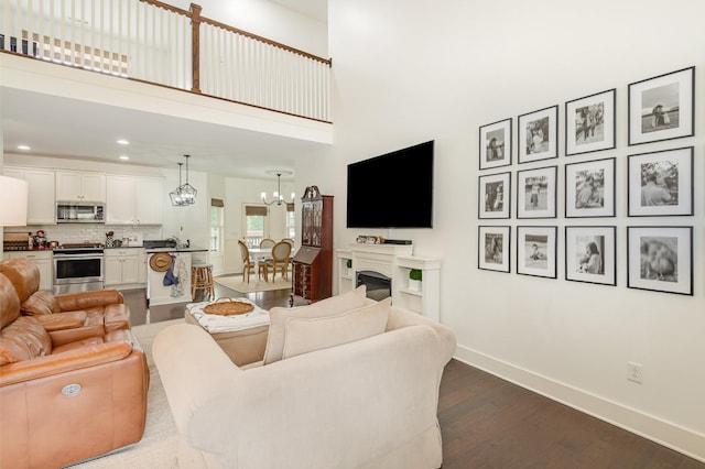 201 Hart Ln, Lebanon, TN 37087 - living area with dark wood-style flooring, baseboards, a chandelier, a towering ceiling, and recessed lighting
