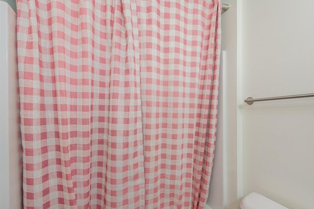 201 Hart Ln, Lebanon, TN 37087 - full bathroom featuring toilet