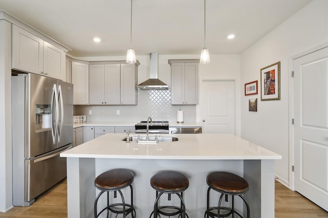 425 Multrees Pl, Smyrna, TN 37167 - kitchen featuring stainless steel appliances, wall chimney range hood, a sink, a breakfast bar, and recessed lighting