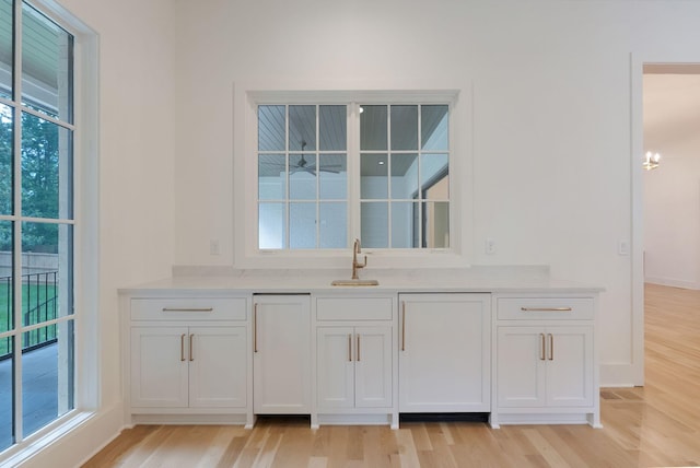 609 Bowling Ave, Nashville, TN 37215 - bar with light wood finished floors, a sink, and baseboards
