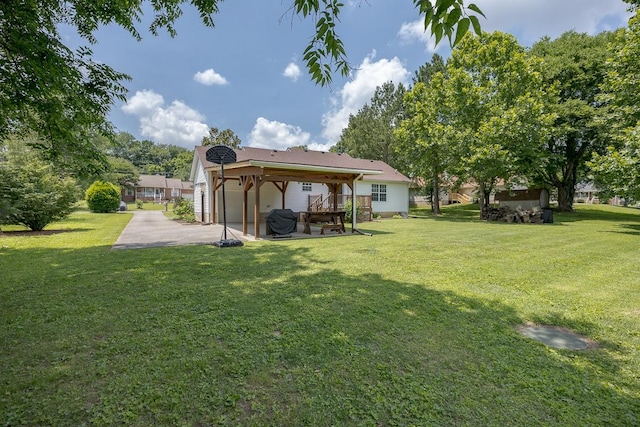 1077 Kathryn Rd, Mount Juliet, TN 37122 - view of green lawn featuring a patio and a jacuzzi