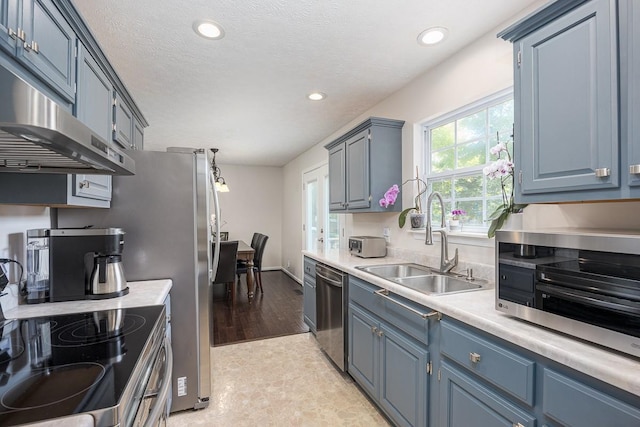 1077 Kathryn Rd, Mount Juliet, TN 37122 - kitchen featuring a sink, stainless steel appliances, blue cabinets, ventilation hood, and recessed lighting