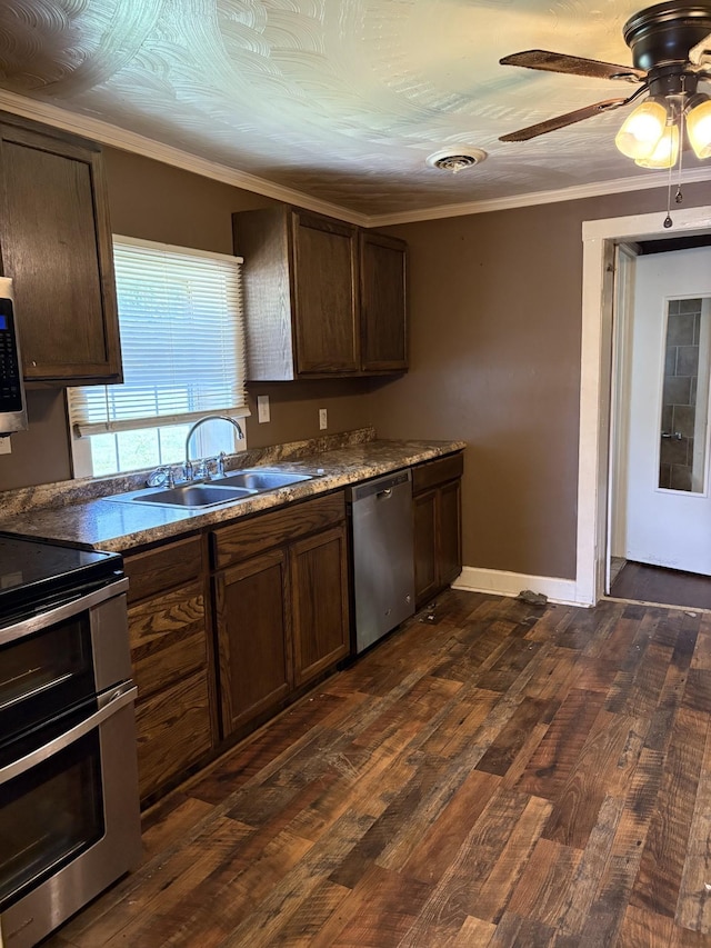 117 Rob Rd, Clarksville, TN 37040 - kitchen with appliances with stainless steel finishes, a sink, dark wood-style flooring, ornamental molding, and ceiling fan