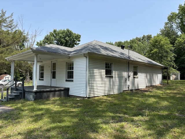 117 Rob Rd, Clarksville, TN 37040 - view of side of home featuring a porch and a lawn