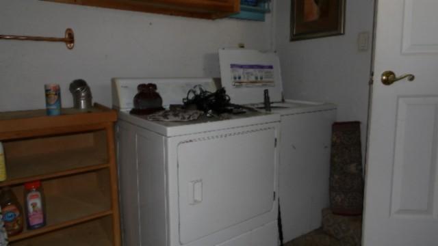 106 Log Home Ln, Moss, TN 38575 - washroom featuring washer / dryer