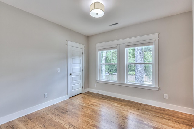 3104 Southlake Dr, Nashville, TN 37211 - empty room with baseboards and light wood-type flooring
