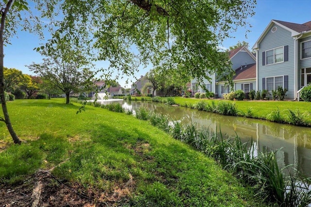 1284 Heritage Landing Dr, Chattanooga, TN 37405 - view of grassy yard with a residential view and a water view