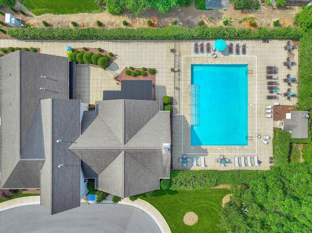 1284 Heritage Landing Dr, Chattanooga, TN 37405 - aerial view of property and surrounding area featuring a pool area