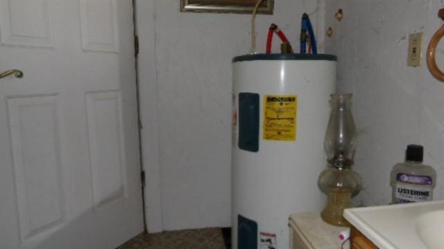 105 Log Home Ln, Moss, TN 38575 - utility room featuring water heater