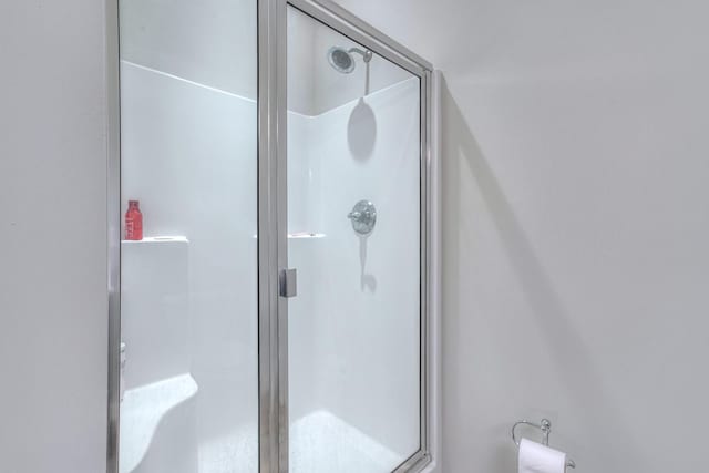 5115 Heroes Ln, Murfreesboro, TN 37129 - full bath with a shower stall