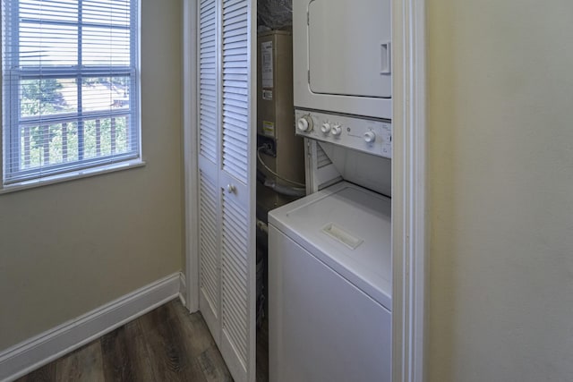 818 Golf View Blvd Unit 1303, Pigeon Forge, TN 37863 - laundry room featuring estacked washer and dryer, dark wood finished floors, baseboards, and water heater