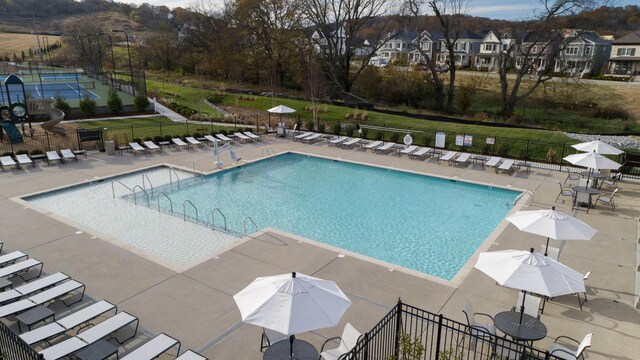 3150 Long Branch Cir, Franklin, TN 37064 - community pool with a patio