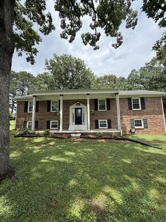 1704 Deer Hollow Dr W, Lawrenceburg, TN 38464 - split foyer home featuring a porch, brick siding, and a front lawn