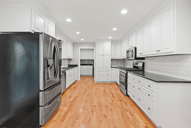 2952 Carters Creek Station Rd, Columbia, TN 38401 - kitchen featuring stainless steel appliances, white cabinets, light wood finished floors, backsplash, and recessed lighting