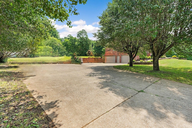 2952 Carters Creek Station Rd, Columbia, TN 38401 - view of side of property featuring a lawn, concrete driveway, and a garage