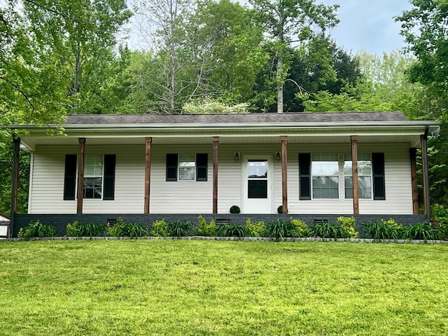 831 Harris Rd, Dickson, TN 37055 - view of front of house with a porch and a front yard