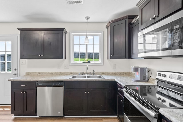 157 Bob White Trl, Oak Grove, KY 42262 - kitchen featuring appliances with stainless steel finishes, a sink, light wood finished floors, and light countertops