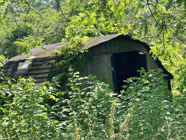 1070 W Rock Quarry Rd W, Clarkrange, TN 38553 - view of outdoor structure featuring a wooded view