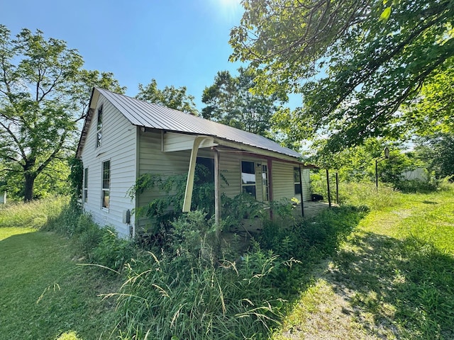 1070 W Rock Quarry Rd W, Clarkrange, TN 38553 - view of side of home with metal roof