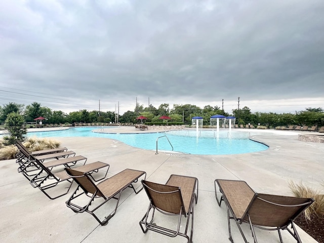 18 Pointer Pl, Lebanon, TN 37087 - community pool featuring a patio