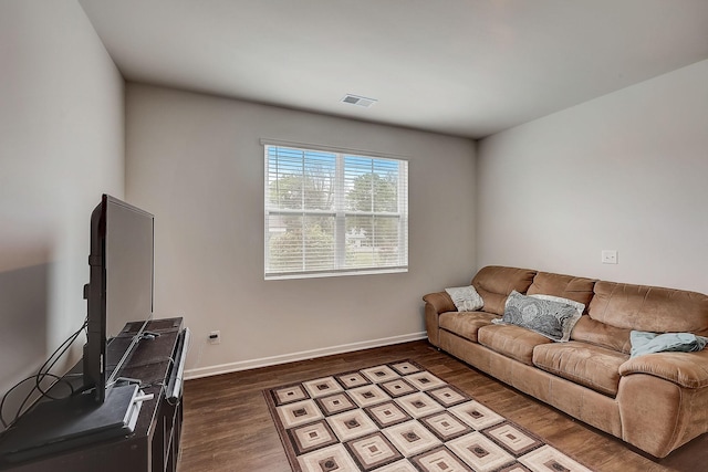 18 Pointer Pl, Lebanon, TN 37087 - living room featuring wood finished floors and baseboards