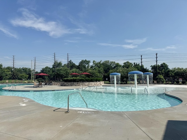 18 Pointer Pl, Lebanon, TN 37087 - community pool with a patio