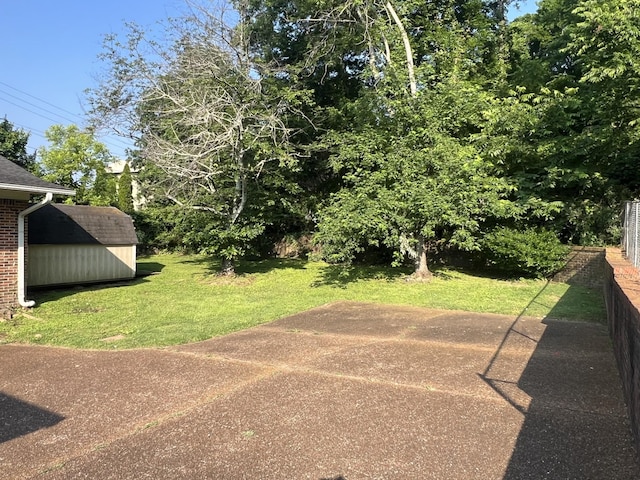 212 N 3rd St, Pulaski, TN 38478 - view of green lawn featuring a patio area