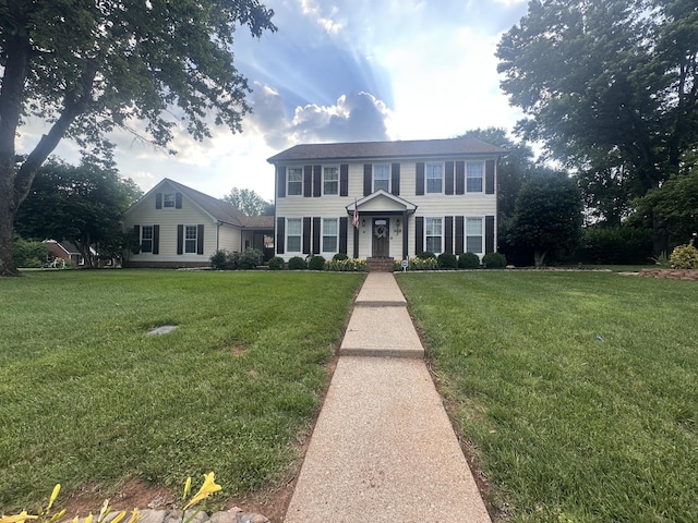 2511 Montclair Ave, Murfreesboro, TN 37129 - colonial inspired home featuring a front yard