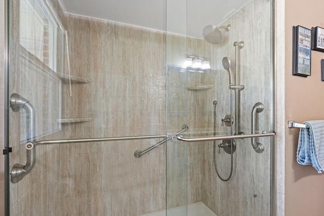 1618 Woodside Dr, Lebanon, TN 37087 - full bathroom featuring a tile shower