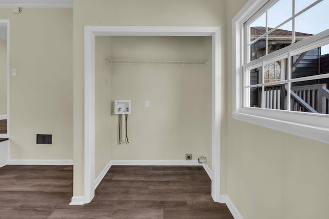 806 Drummond Dr, Nashville, TN 37211 - laundry area featuring wood finished floors and baseboards
