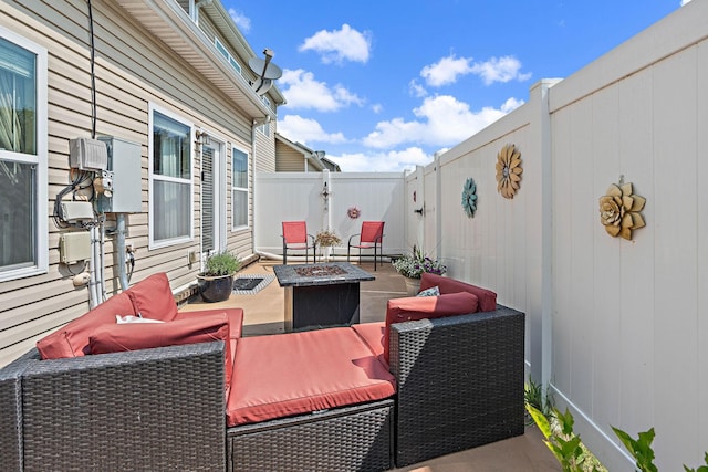 1071 Muna Ct, Spring Hill, TN 37174 - fenced backyard with an outdoor fire pit and a patio