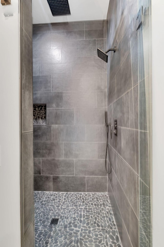 53 Kemp Hollow Rd, Pleasant Shade, TN 37145 - bathroom with a tile shower