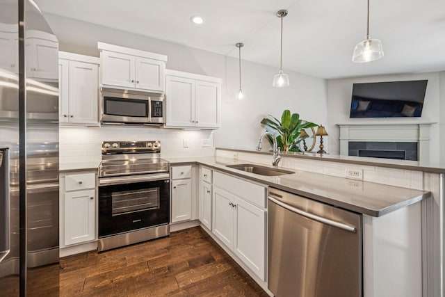2342 N Tennessee Blvd Unit 1203, Murfreesboro, TN 37130 - kitchen featuring stainless steel appliances, a sink, a peninsula, dark wood-style floors, and tasteful backsplash