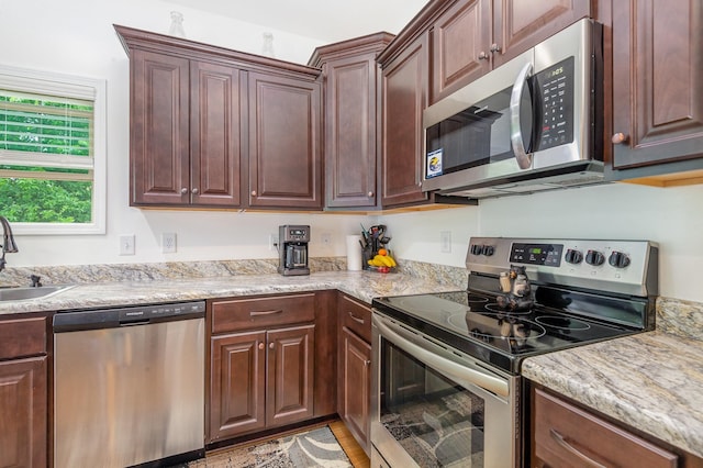 3045 Tacoma Ln, Goodlettsville, TN 37072 - kitchen with stainless steel appliances, a sink, light wood-style floors, and dark brown cabinets