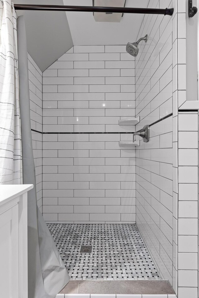 808 Willcrest Dr, Chattanooga, TN 37405 - bathroom with a tile shower