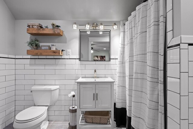 808 Willcrest Dr, Chattanooga, TN 37405 - full bath with tile walls, vanity, toilet, ceiling fan, and wainscoting