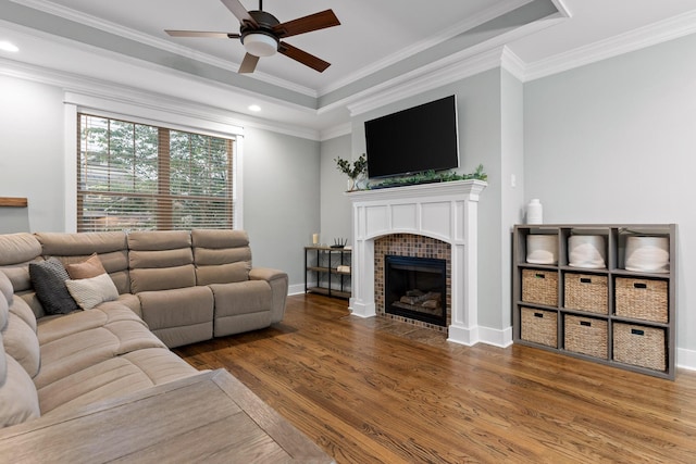 808 Willcrest Dr, Chattanooga, TN 37405 - living room featuring a ceiling fan, wood finished floors, a tile fireplace, baseboards, and recessed lighting