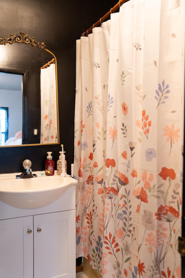 4169 Bledsoe St, Westmoreland, TN 37186 - bathroom featuring vanity and curtained shower