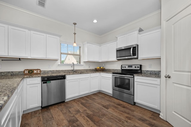 1113 Dunkirk Ln, Murfreesboro, TN 37129 - kitchen with appliances with stainless steel finishes, a sink, white cabinets, recessed lighting, and crown molding