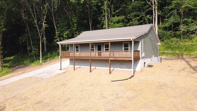 321 Turkey Creek Hwy, Carthage, TN 37030 - view of front of house with central AC unit, a porch, and a forest view