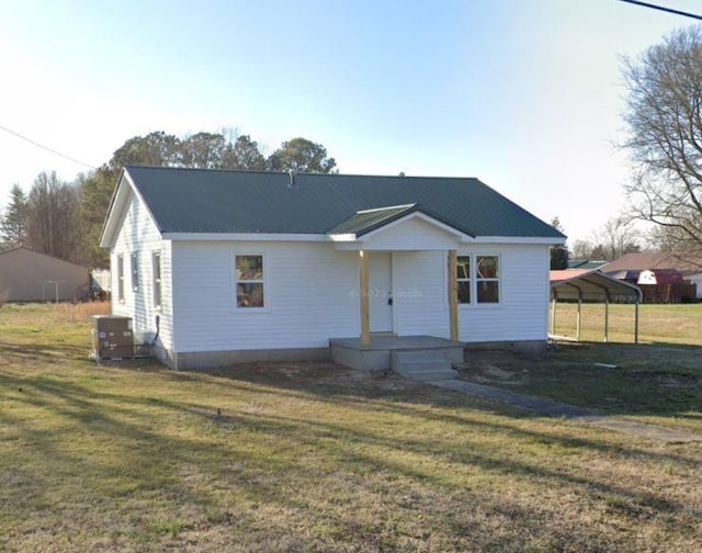 330 S Walnut St, Hohenwald, TN 38462 - view of front of house featuring a carport, a front yard, and central air condition unit