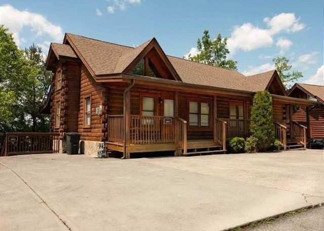 839 Golf View Blvd, Pigeon Forge, TN 37863 - cabin featuring a porch, log siding, and a shingled roof