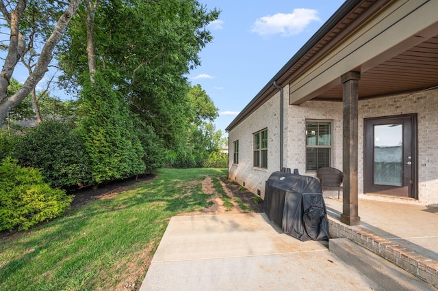2743 Crowne Pointe Dr, Murfreesboro, TN 37130 - view of green lawn with a patio